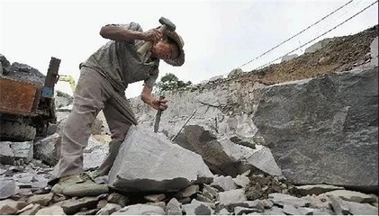 石材矿山上的采石人.