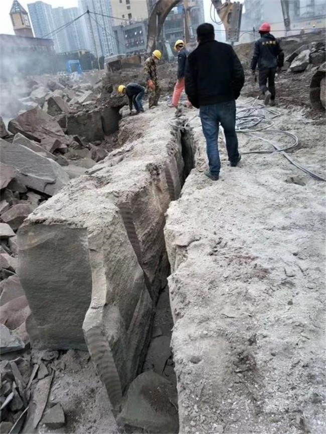 天然石材开采大型液压劈裂机巴南本地新闻