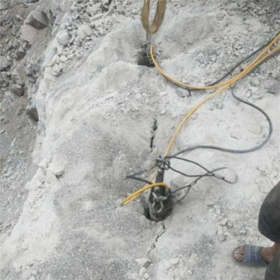 黄石大劈力劈石机 终身维护,助力石材加工行业高效发展