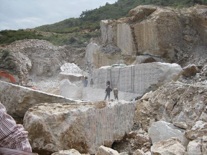 银河矿山荒料 大理石石材荒料的产地批发优势与开采工艺